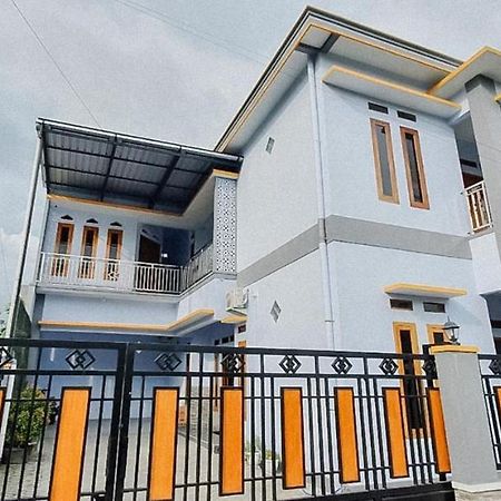 Griya Mbak Tafik Syariah Hotel Gendingan Exterior photo