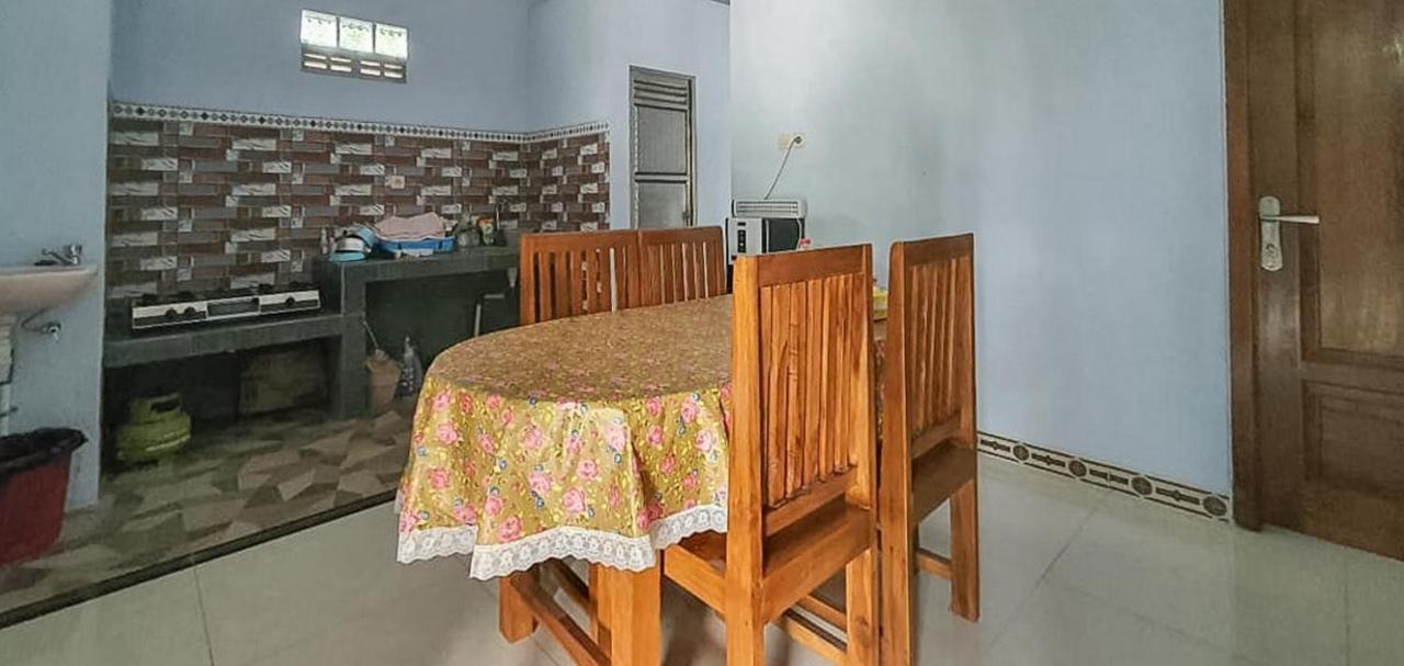 Griya Mbak Tafik Syariah Hotel Gendingan Exterior photo